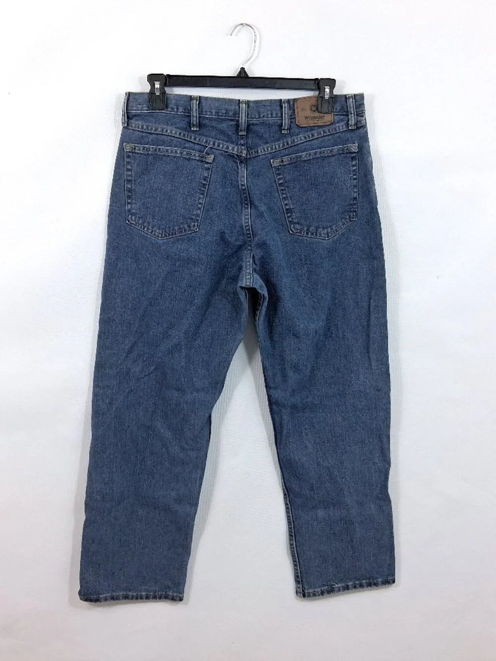 Men's Wrangler Relaxed Fit Straight Leg Jeans Medium Vintage Wash Sz 36X30